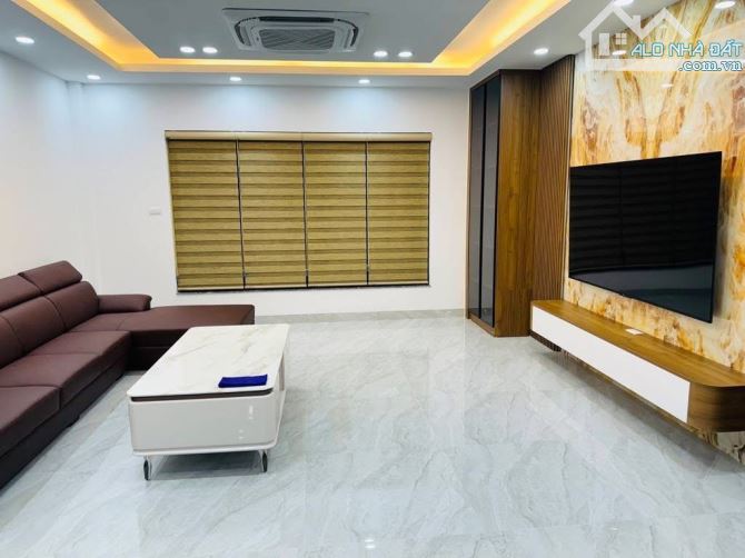 ✨ SIÊU PHẨM ĐẲNG CẤP LONG BIÊN ✨ 🏡 NHÀ ĐẸP – FULL NỘI THẤT – GARA 2 Ô TÔ – THANG MÁY - 3