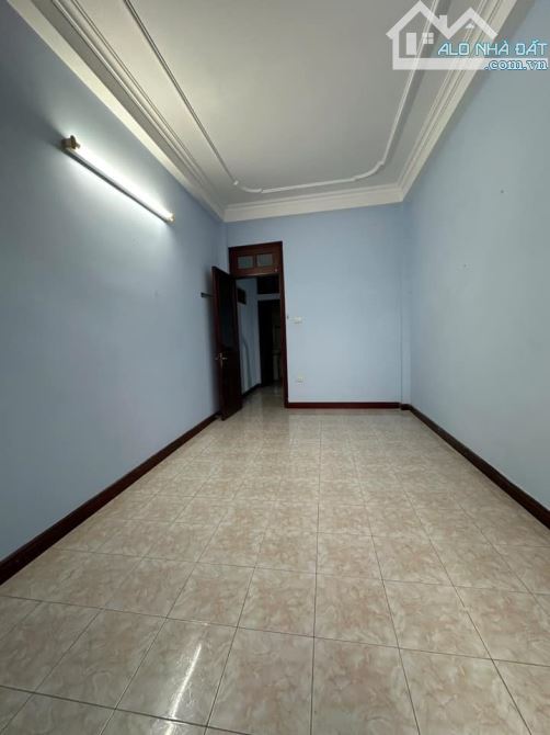 BÁN NHÀ MẶT NGÕ 2 THOÁNG 12 TỶ 30m 5 TẦNG MT 3,1m Ô TÔ ĐỖ CỬA KINH DOANH ĐỘI CẤN BA ĐÌNH - 4