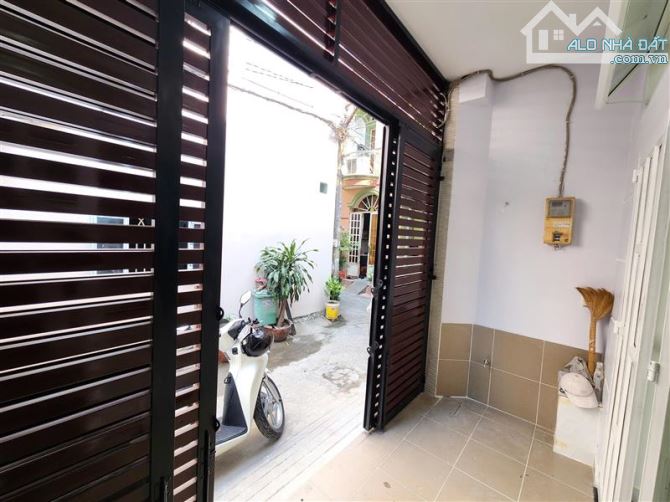 Cần Bán nhà xinh lung lunh ngay Lotte Mart Gò Vấp- 45m2,hẻm xe hơi,3 tầng, giá chỉ 4.95tỷ - 4