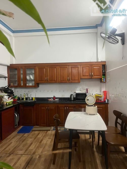 Cho thuê nhà 4 tầng khu TĐC Giang Biên, sẵn nội thất đến ở luôn, DT 43m², giá 10tr/tháng - 4