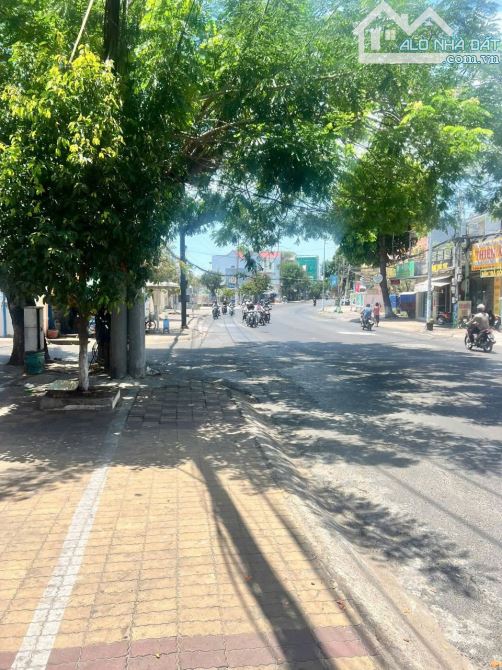 Bán nhà mặt tiền thủ khoa huân 100m2 thổ cư chỉ 4ty3 - 4