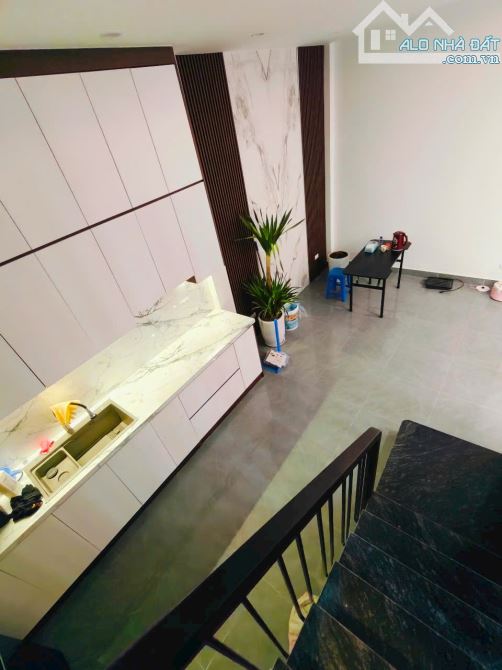 Gấp!! Nhà đẹp oto đỗ cửa, ngõ thoáng, Lạc Long Quân, 48m2, mặt tiền 5.2m. Giá 10.3 tỷ - 4