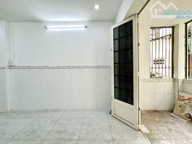 Ngay Vòng xoay Ngã 7. Q10. 42m2. 2 tầng. 2 mặt hẻm thông thoáng. Chỉ 6 tỷ TL - 4