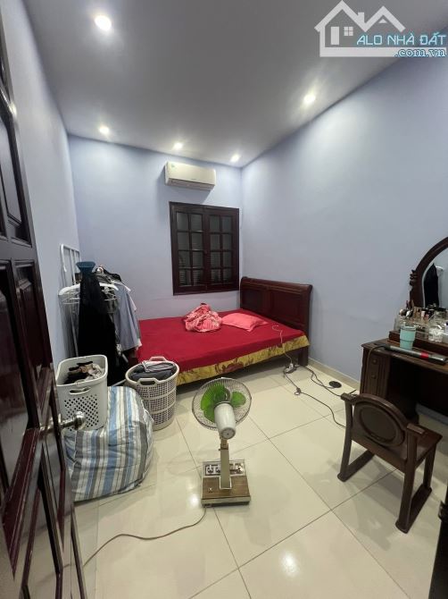 BÁN NHÀ TRUNG KÍNH ĐÔI 50M2, MT 6.3M, 4 TẦNG, 2 MẶT THOÁNG VIEW CÔNG VIÊN, GIÁ 20 TỶ, 4 PN - 4