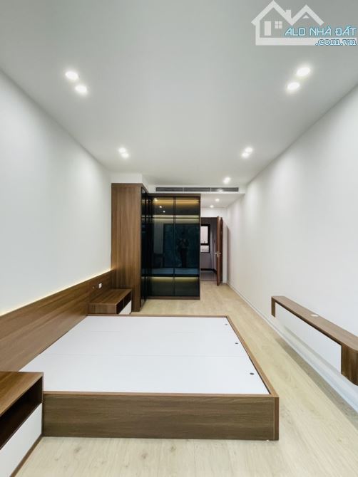 Bán nhà Đặng Tiến Đông, DT 42m2 x 7T, thang máy xịn, mặt ngõ oto tránh, giá 13 tỷ 7 - 4