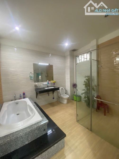 Biệt thư siêu đẹp 145m/2 ngang 7m không lỗi giá 150 tr/m2 đất, nhà 4T, lối Thang máy - 4