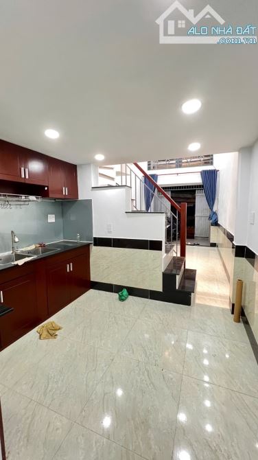 Chủ xoắn giảm sâu Nhỉnh 4 tỷ. Ôtô ngủ nhà. Ngay CV Làng Hoa - 4