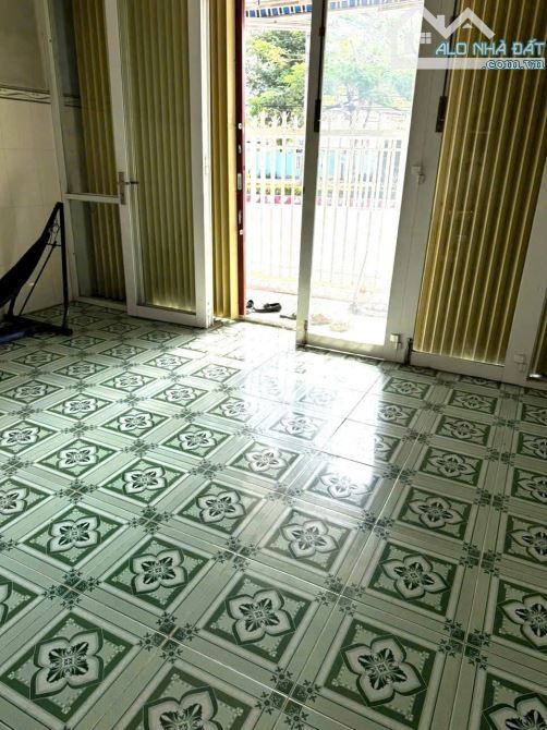 🏡 Cần chuyển nhượng lại căn nhà cấp 4 mặt tiền đường 30/4 như hình.  👍 Vị trí nhà thuộc - 4