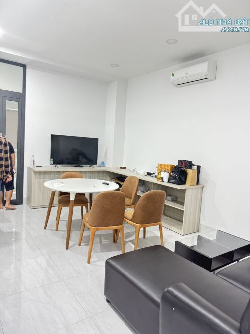Bán Nhà MT Hoàng Kim Giao- 4m x 26m - 4 Lầu - 6PN -6WC Có Thang Máy -F5 Q8 - 5