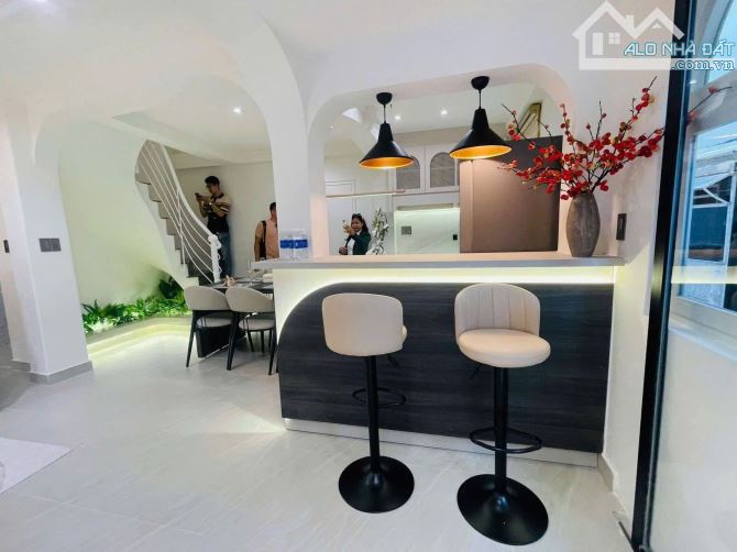 (Phú Nhuận) bán nhà 4 tầng Lê Văn Sỹ - Huỳnh Văn Bánh - Trường Sa. Full nội thất 7.65 tỷ - 5