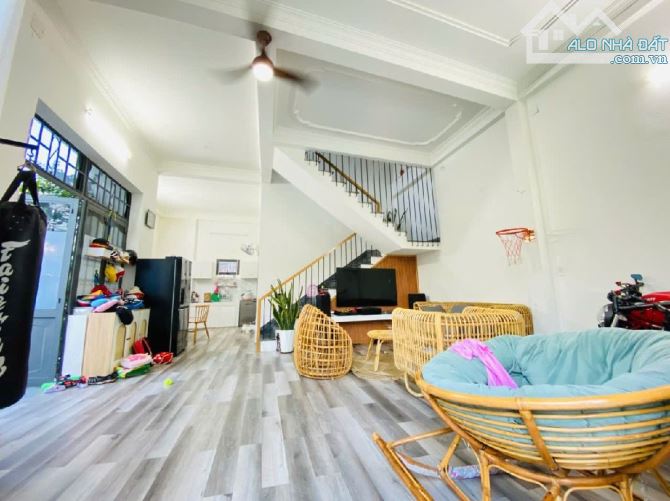 SIÊU PHẨM 2 TẦNG LÔ GÓC PHAN BÁ PHIẾN - CÁCH BIỂN VÀI BƯỚC CHÂN CHỈ NHỈNH 9 TỶ - 5