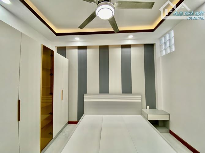 Ngô Gia Tự. Q10. Hẻm gần 4m thông. 3 tầng mới tinh. 4Pn. 3wc. Chỉ 8.2 tỷ. - 5