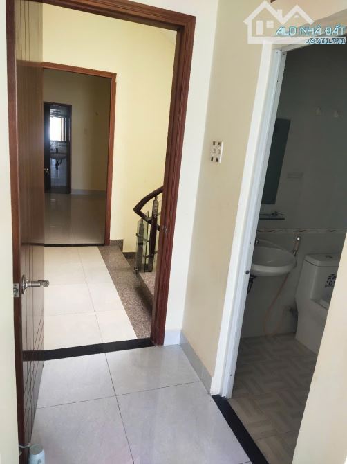 Cho thuê nhà mặt tiền, tiện ở + kd, gần chợ Hiệp Bình. 1 trệt 2 lầu, 3pn 4wc - 5