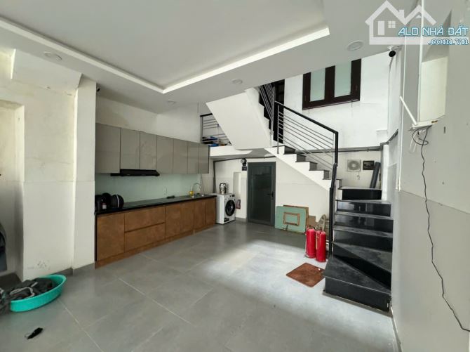 BÁN NHÀ HẺM 6 MÉT Ô TÔ NGUYỄN THỊ THẬP, QUẬN 7 – 90m2 – 3 TẦNG –5PN-5WC  - 9 TỶ 8 - 5