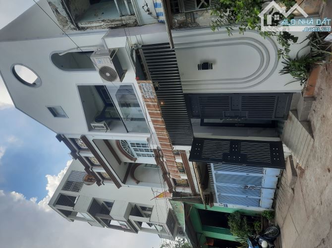 BÁN NHÀ - 2 TẦNG NỘI THẤT CAO CẤP – GẦN ĐẠI LỘ VÕ VĂN KIỆT -  SHR - HCĐ   Diện tích: 48m² - 5