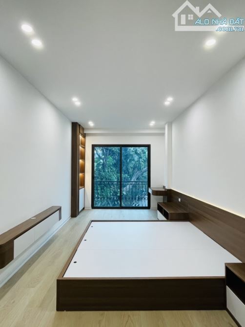 Bán nhà Đặng Tiến Đông, DT 42m2 x 7T, thang máy xịn, mặt ngõ oto tránh, giá 13 tỷ 7 - 5