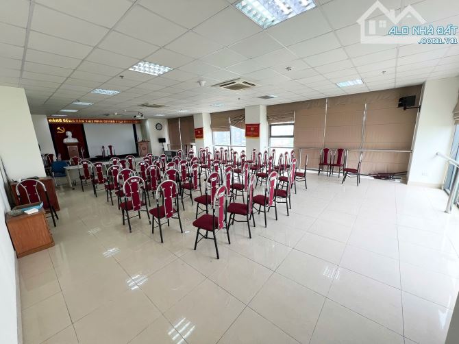 CHO THUÊ VĂN PHÒNG TẠI NGOẠI GIAO ĐOÀN - BẮC TỪ LIÊM 50M2 GIÁ CHỈ 10TR / THÁNG . - 5