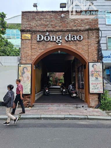 Cho thuê MT 164 Pasteur, P.Bến Nghé, Q1 - Ngang 20x40m, DTSD 500m2 - Giá tốt 320triệu TL - 5