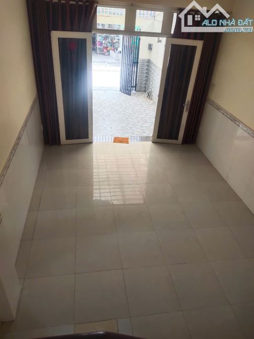 Cho thuê nhà mặt tiền, tiện ở + kd, gần chợ Hiệp Bình. 1 trệt 2 lầu, 3pn 4wc - 6