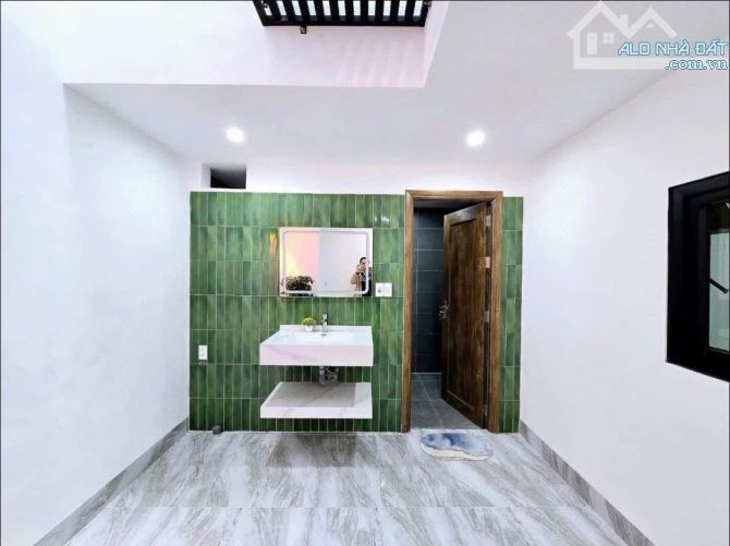 CHỦ NGỘP! CẦN BÁN GẤP NHÀ LẦU 2 mặt tiền trước sau. CÁCH Đồng Khởi 5 PHÚT DI CHUYỂN - 6