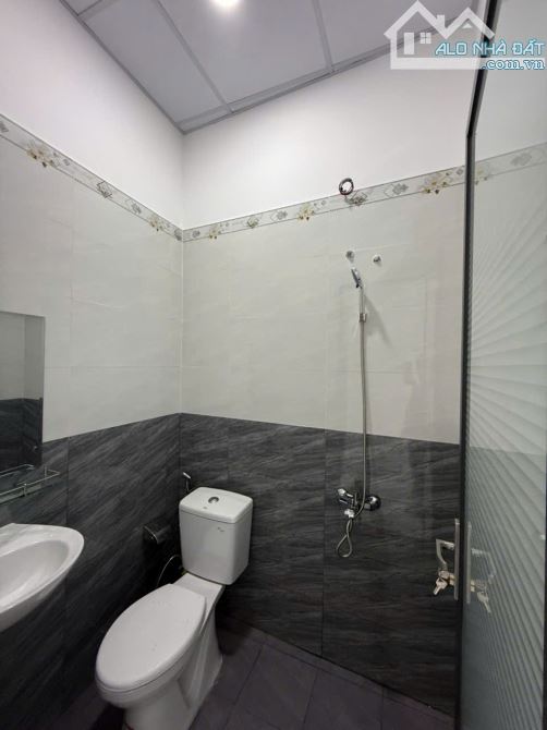 BÁN NHÀ 2 TẦNG HẺM 2M CÁCH TRẦN NHẬT DUẬT 15M THÔNG RA ĐƯỜNG TRẦN NGUYÊN HÃN.DT 31,9M - 6