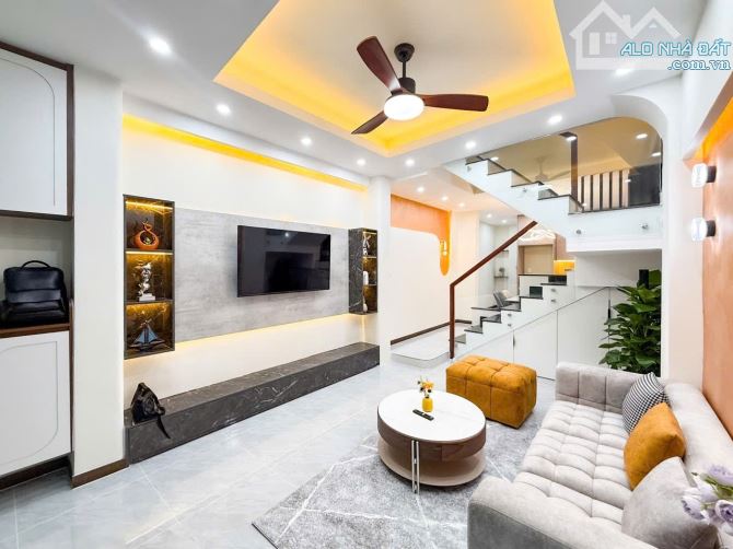 Làng Đại Học D2 - Ung Văn Khiêm Bình Thạnh - 41m2 - 3 tầng full nội thất - 6.78 tỷ - 6
