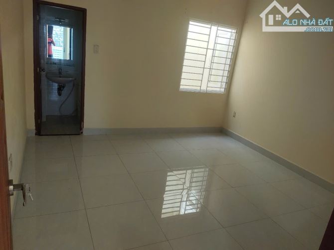 Cho thuê nhà mặt tiền, tiện ở + kd, gần chợ Hiệp Bình. 1 trệt 2 lầu, 3pn 4wc - 7