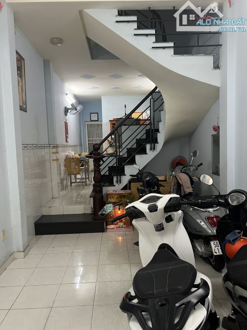 Bán nhà hẻm Âu Dương Lân Phường 3 Quận 8. Nhà hẻm 1 xẹt, an ninh, gần tiểu học Âu Dương Lâ - 7