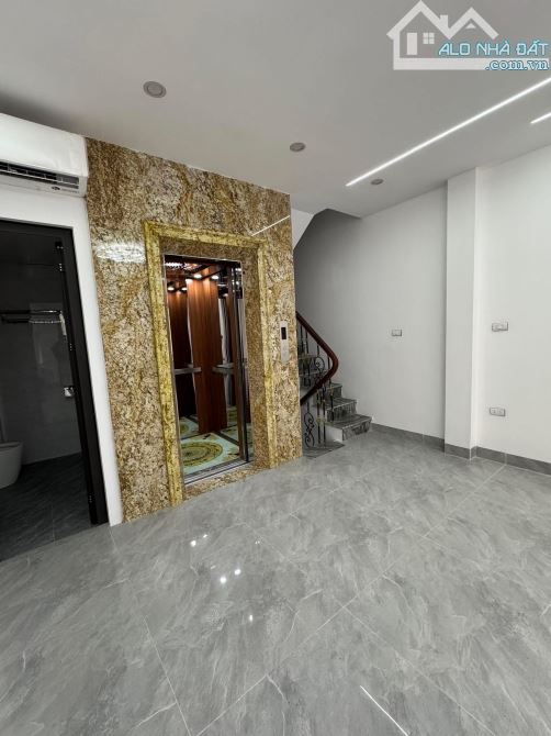 Bán nhà phố Kim Giang, Hoàng Mai, nhà xây mới, ô tô 7 chỗ ngủ trong nhà, mặt tiền khủng - 7