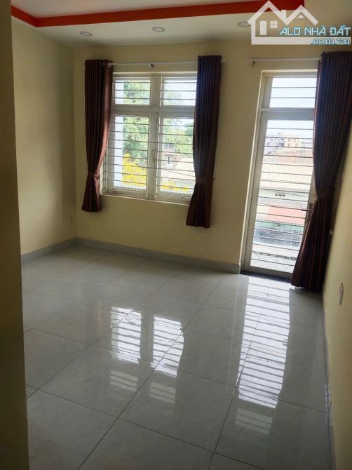 Cho thuê nhà mặt tiền, tiện ở + kd, gần chợ Hiệp Bình. 1 trệt 2 lầu, 3pn 4wc - 8