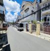 HẠ 2TỶ CHO CĂN VILLA SÂN VƯỜN NGAY GẦN CHỢ CHO LĂNG P9 ĐÀ LẠT NGANG 9.5M