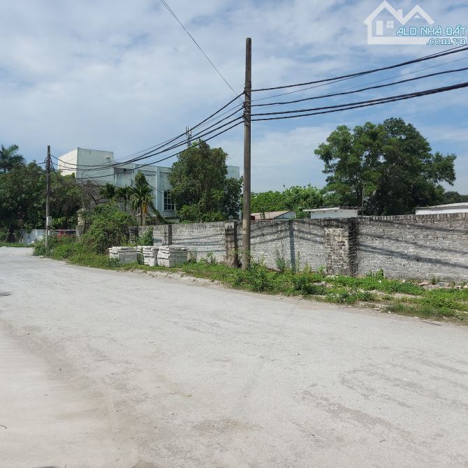 Bán đất dt 9000m² có văn phòng 5000m² vía 20 tỷ có gia lộc