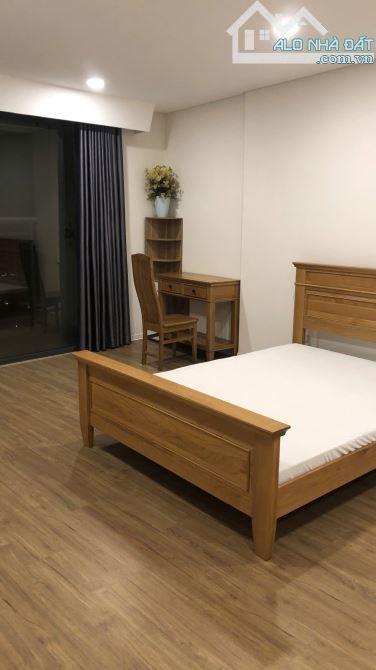 Cho thuê căn hộ chung cư Mipec Long Biên. 3pn 120m2 thang máy VIP. Giá: 20 triệu/th