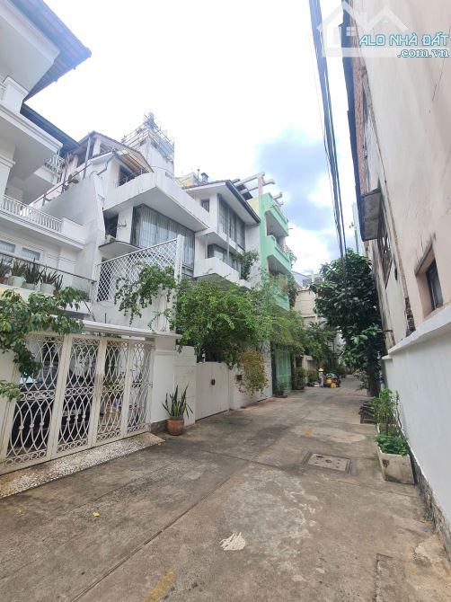 Bán gấp Biệt thự ngay Đinh Tiên Hoàng Quận 1 - Ngang 12,4m 180m2 3 Tầng- Giảm còn 5x Tỷ