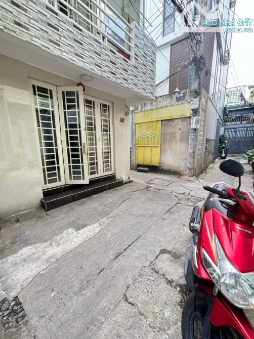 Nhà 4 tầng, 52m2, hẻm 4m, sổ vuông, Phan Đình Phùng, Phú Nhuận, chỉ 8,1 tỷ TL