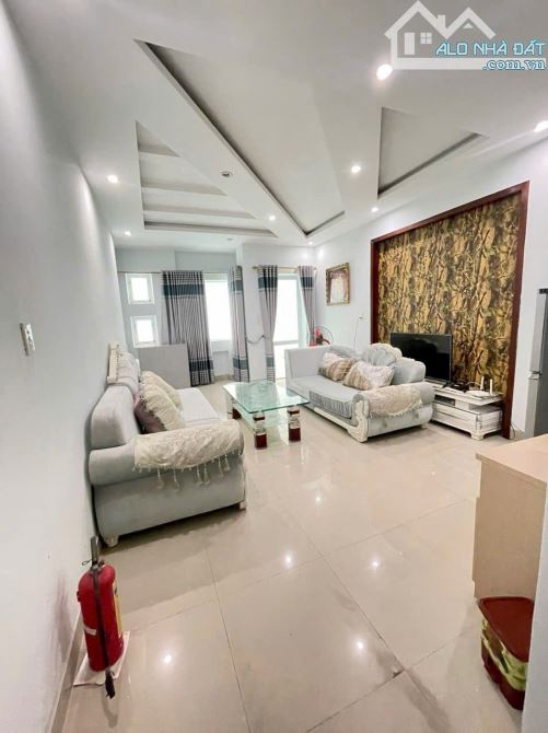Bán nhà riêng tại Văn Cao giá mềm nhất khu vực