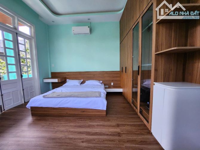 Nhà 2 mặt tiền Triệu Quang Phục ngang 18.6m - 2