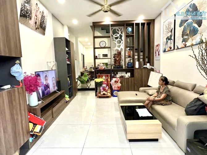 Phú Nhuận, Huỳnh Văn Bánh gần Trường Sa,gần HXH, 3 Tầng,62m2,nở hậu 4.2m, 7.75 Tỷ