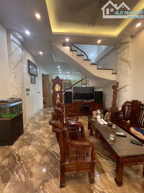 BÁN GẤP NHÀ NGÔ QUYỀN 70M2 5 TẦNG MT4.5 Ô TÔ QUA NHÀ CHỈ 13 TỶ