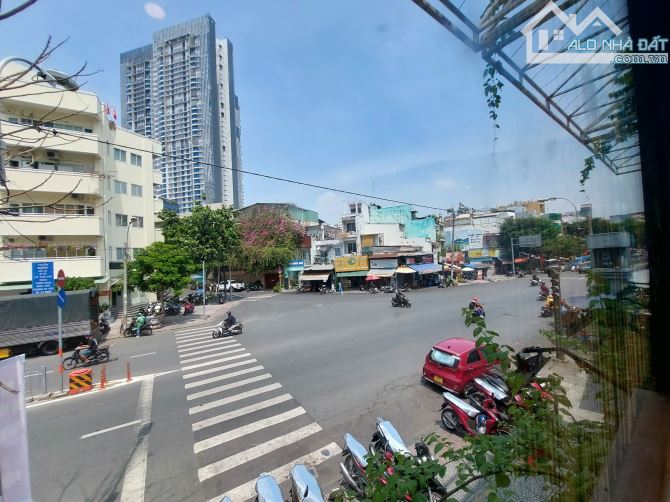 Gia đình gấp bán nhà Quận 1 ngay Phố Tây Bùi Viện CV 23T9, rẻ 20% thị trường