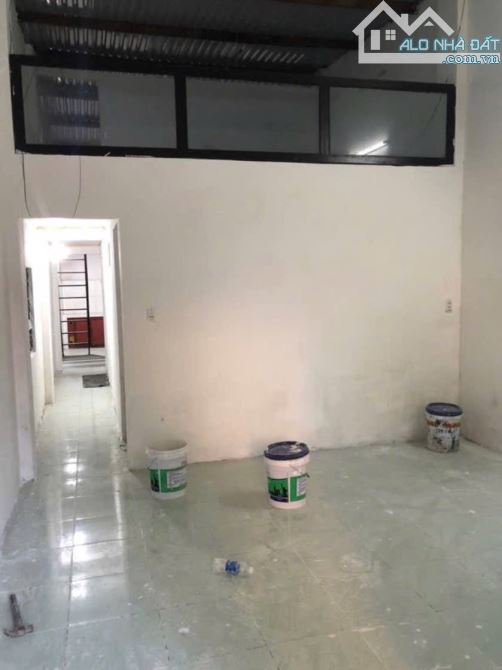 Nhà cấp 4 đường Vũng Thùng . đang cho thuê 5tr/tháng . DT:100m , ngang 5m . Giá : 4tỷ7 TL