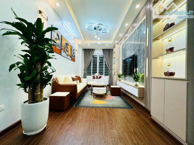 BÁN NHÀ LÁNG HẠ-QUẬN BA ĐÌNH-DT26/30M2×6T-MT3M-GIÁ 6.8TỶ-NGÕ THÔNG-GẦN PHỐ-FULL NỘI THẤT
