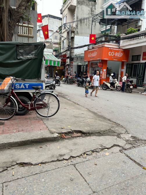 Bán nhà Lô Góc phố Hoàng Mai, 32m, 5 tầng, thang máy, ngay sát Hồ Đến Lừ, Trương Định.