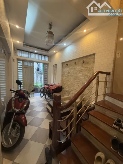 BÁN NHÀ 4 TẦNG, 2 MẶT THOÁNG, 20M RA NGÕ Ô TÔ, VÀI THÙNG SƠN ĐẸP LONG LANH