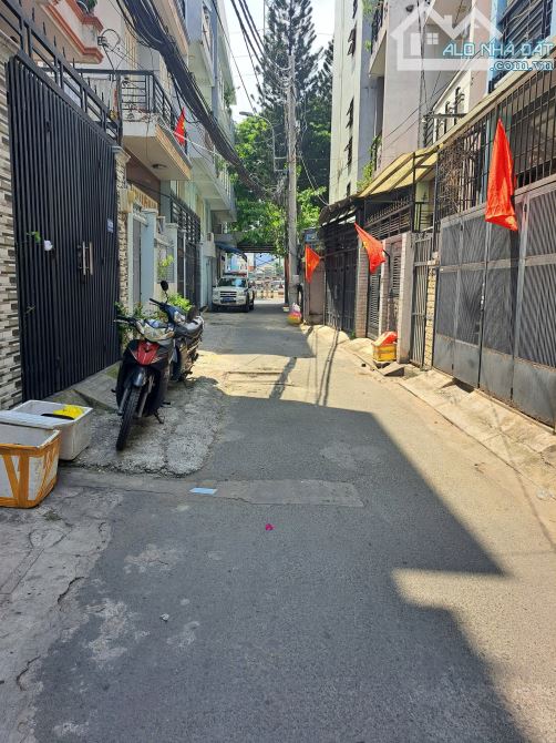 BÁN NHÀ 3 TẦNG TRẦN XUÂN SOẠN – GẦN LÂM VĂN BỀN – 4.4x20m – CHỈ 8.1 TỶ