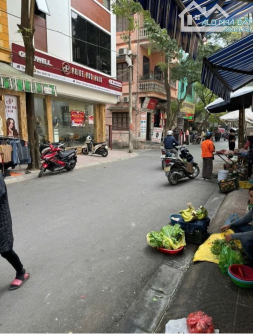Cần bán nhà Xuân Đỉnh mặt ngõ ô tô chánh đỗ kinh doanh sầm uất.