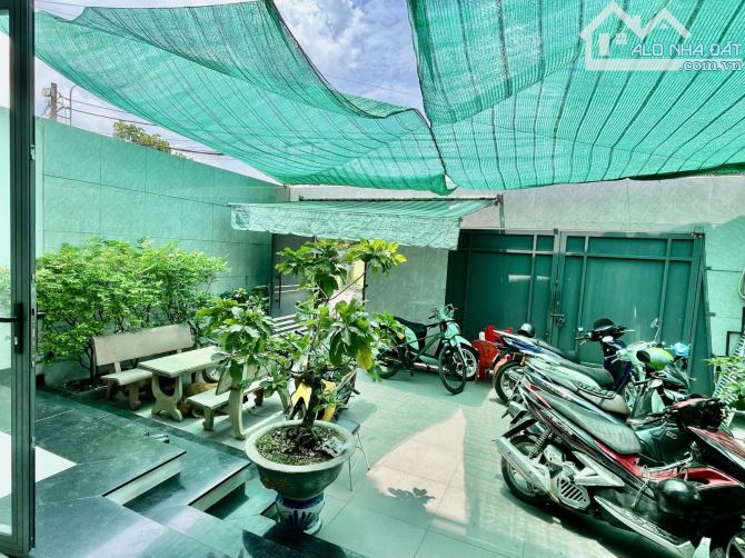 Bán siêu phẩm Biệt Thự Ấp 4 MT Xuân Thới Thượng 6.1 chỏ 8 tỷ TL.