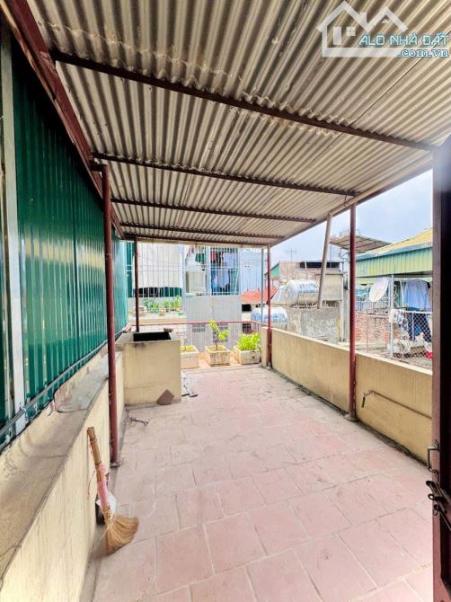 Bán nhà riêng tại Bạch Mai, 5,5 tỷ, 28m2, 2PN, 3WC Nhà dân xây trước nhà 3m cách phố 44m