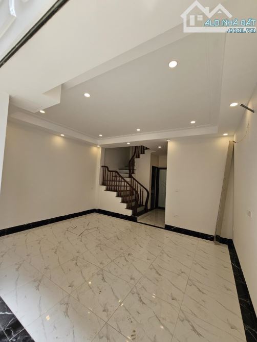 CHỈ NHỈNH 7 TỶ - NHÀ 6 TẦNG THANG MÁY, 43m2 – MỚI TOANH, 3 BƯỚC Ô TÔ TRÁNH, P. GIANG BIÊN