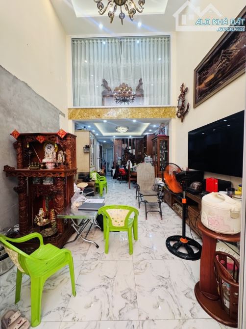 NHÀ ĐẸP 4 TẦNG - - NGUYỄN TRÃI P.7 GẦN NGUYỄN VĂN CỪ - 46M2 - HẺM 4M THÔNG- 9 tỷ